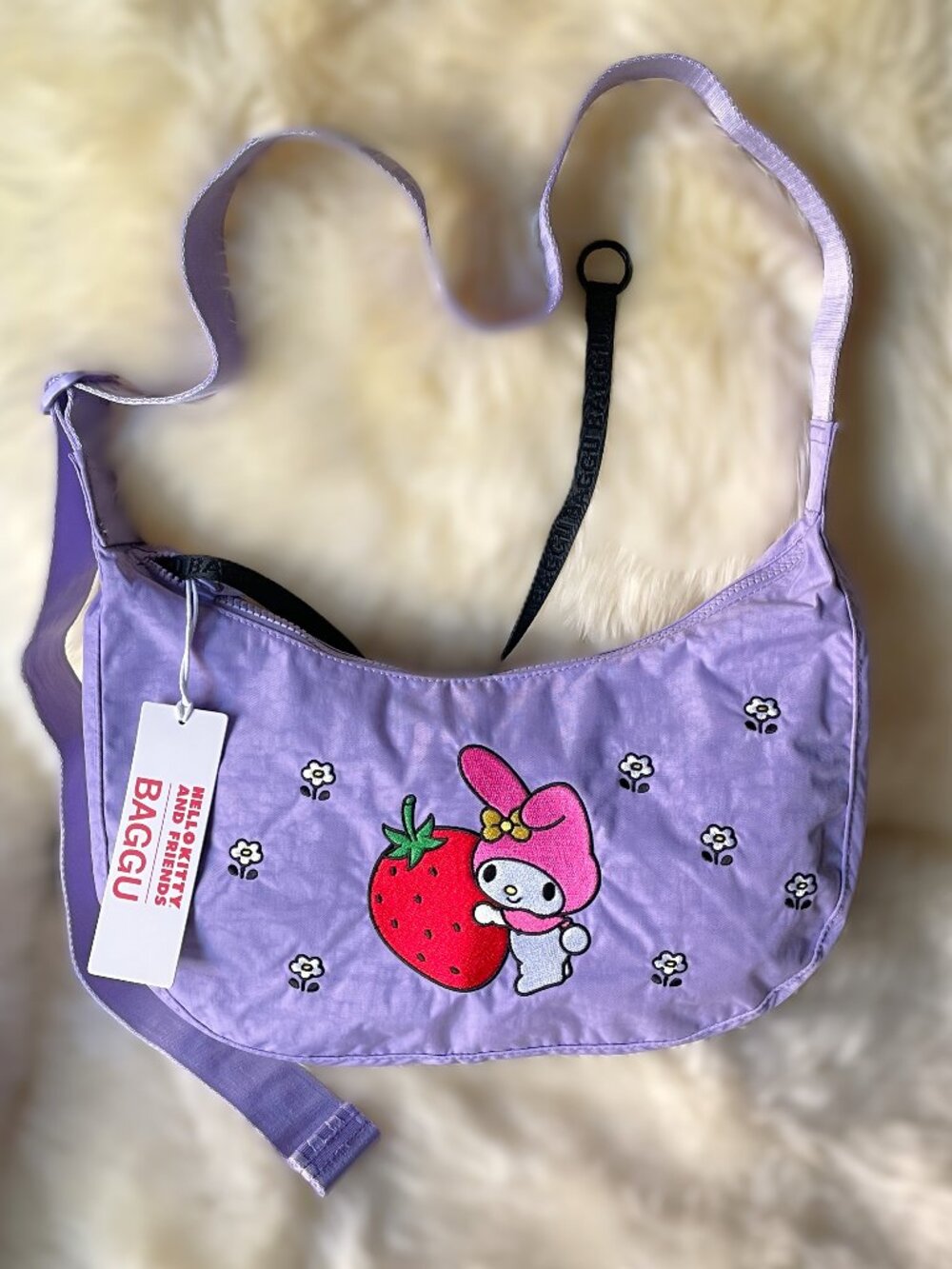 NWT Baggu Medium Crescent Bag - Embroidered My Melody Strawberry - Picture 3 of 5